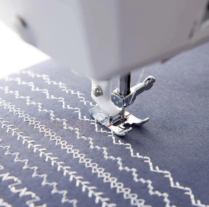 Husqvarna Viking Onyx 25 - Sewing Machine – Country Stitches, MI